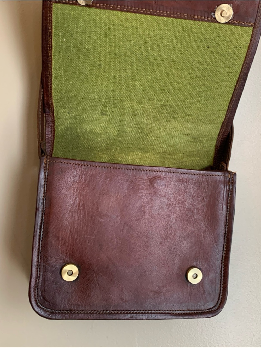 Vtg Waxed Leather Messenger Bag Crossbody Green Canvas Interior Brass Hardware - Picture 7 of 13